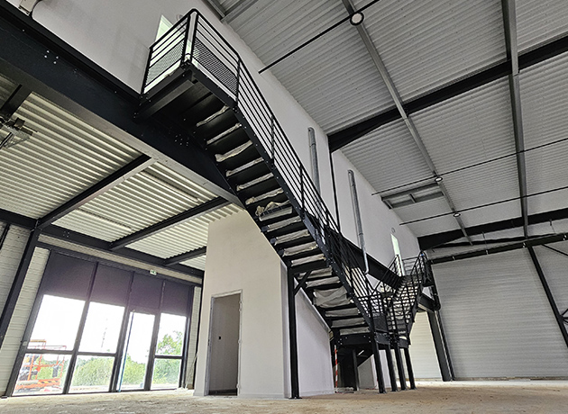 escalier droit acier sur mesure