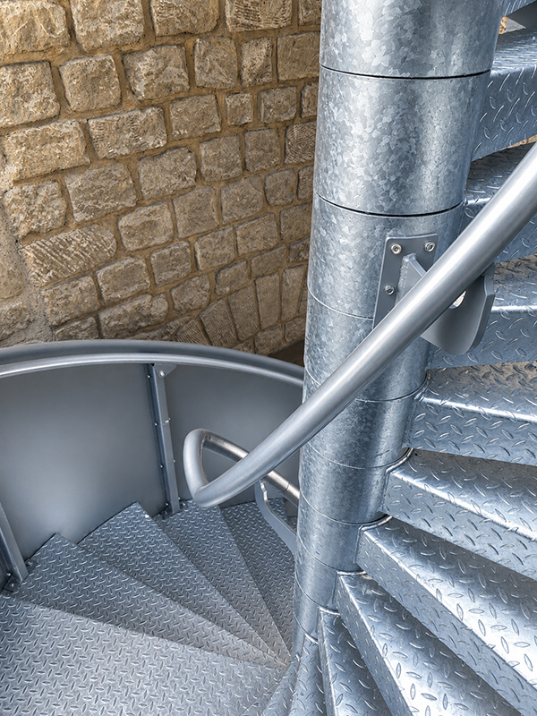 detail acier galvanisé sur escalier hélicoidal