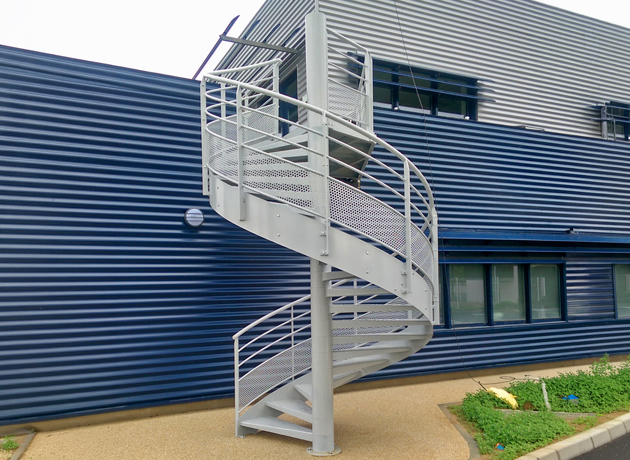 escalier hélicoïdal acier conforme erp